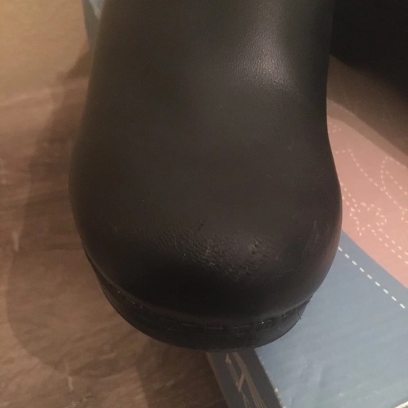 Preowned Dansko Black Leather Mule Clogs - Picture 5 of 9